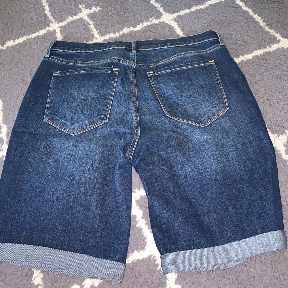 Shorts - Picture 2 of 4
